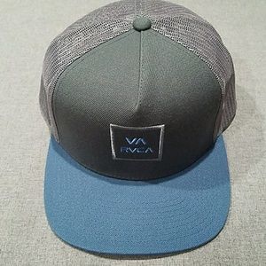 Snap back Hat